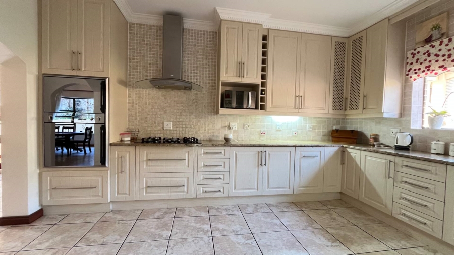 6 Bedroom Property for Sale in Hartenbos Heuwels Western Cape
